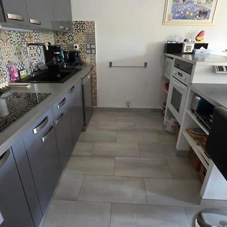Entire Ground Floor In Beautiful Сен-Рафаэль
