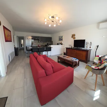 Entire Ground Floor In Beautiful * Сен-Рафаэль