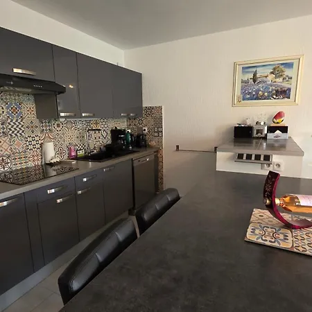 Entire Ground Floor In Beautiful Hébergement de vacances *