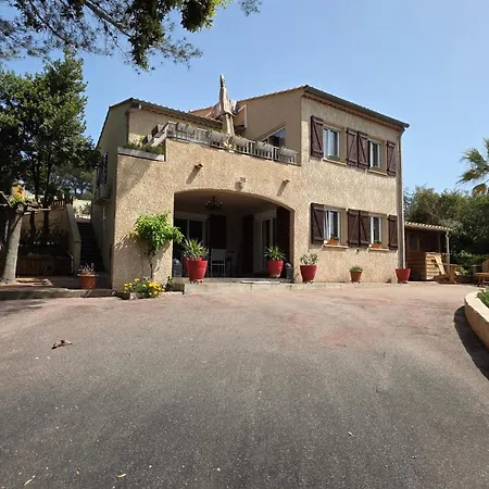 Entire Ground Floor In Beautiful Saint-Raphaël