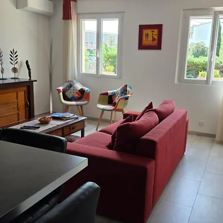 Entire Ground Floor In Beautiful Hébergement de vacances *