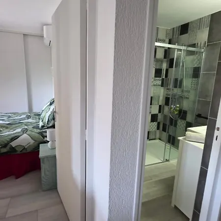 Entire Ground Floor In Beautiful * Сен-Рафаэль