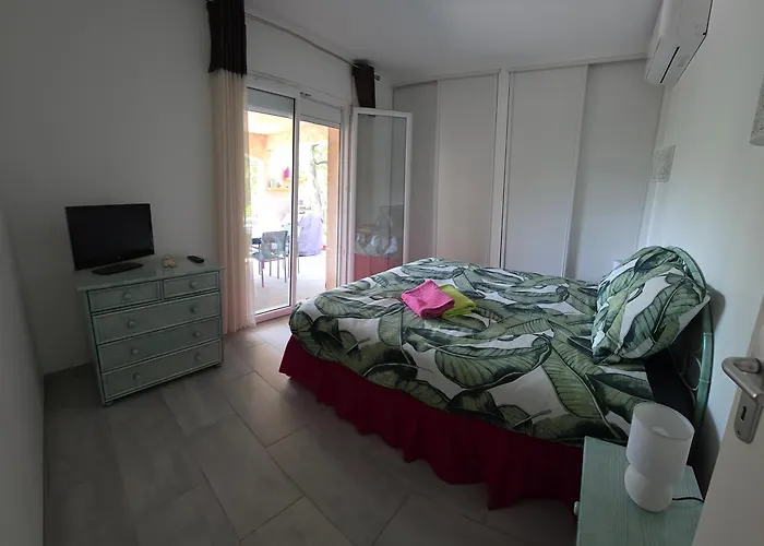 Prázdninový dům Entire Ground Floor In Beautiful Saint-Raphaël