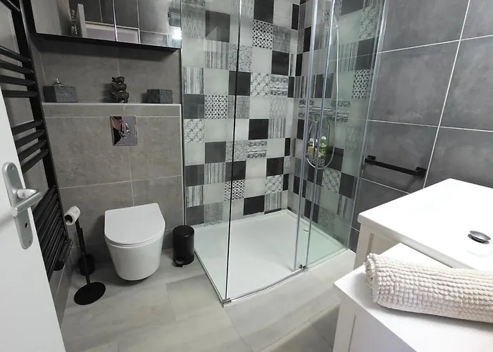 Entire Ground Floor In Beautiful * Saint-Raphaël