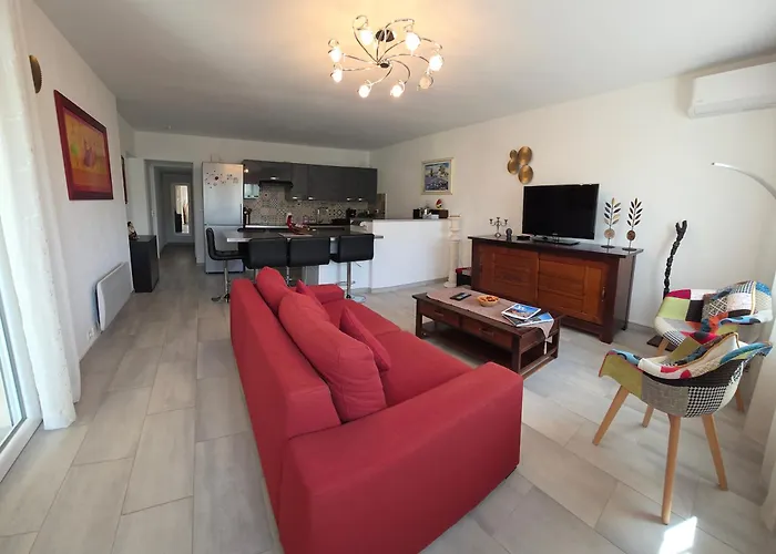 Entire Ground Floor In Beautiful * Saint-Raphaël