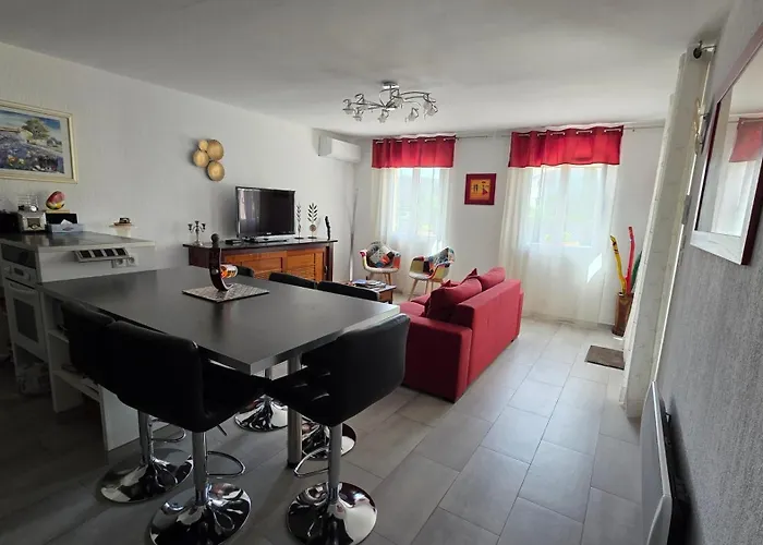 Prázdninový dům Entire Ground Floor In Beautiful Saint-Raphaël