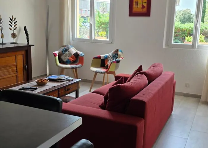 Entire Ground Floor In Beautiful Prázdninový dům *