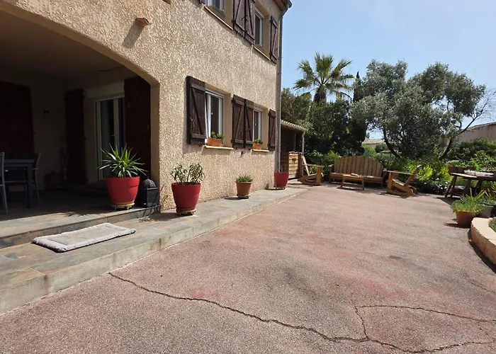 Entire Ground Floor In Beautiful Saint-Raphaël