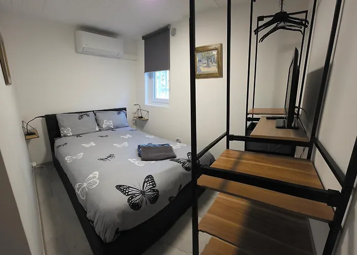 Entire Ground Floor In Beautiful * Saint-Raphaël